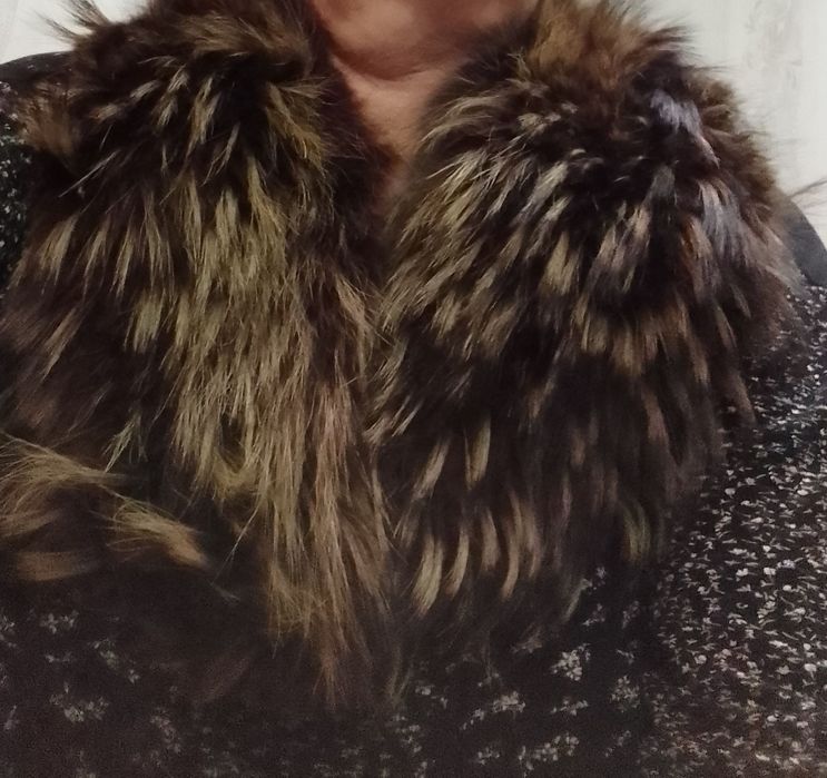 Воротник мех енот цна 8000 тенге.