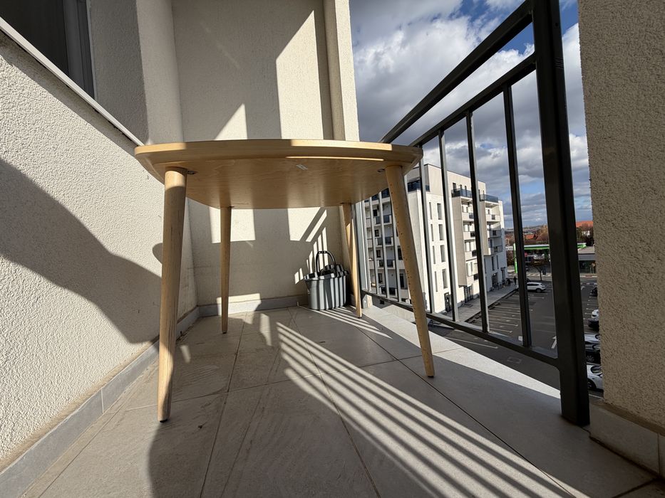 Masa Ikea din lemn si MDF