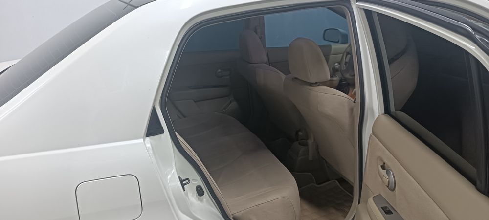 Nissan tiida  Idial