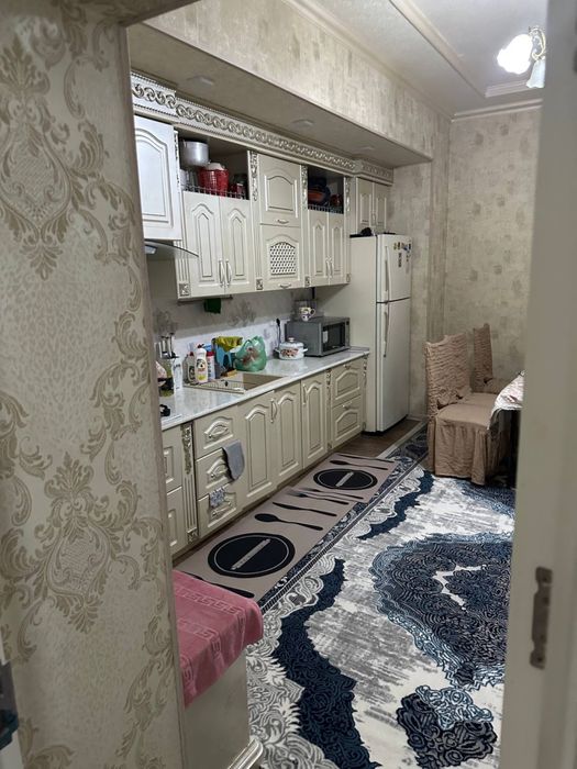 Hovli sotiladi 6 sotix 5 xona