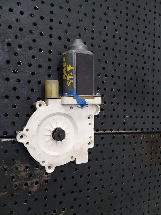 Motoras macara stanga fata bmw seria 5 e39 e007006001 67628360511