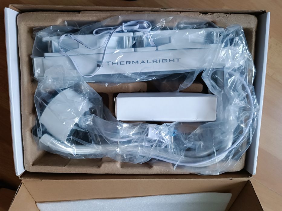 AiO Termalright Frozen Notte 240 ARGB white