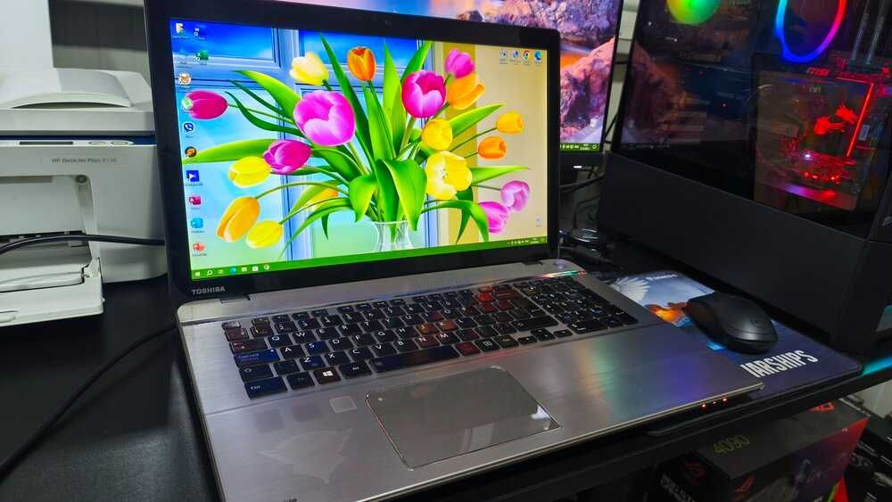 Голям и Бърз 17.3 Лаптоп Toshiba Intel i7 RAM 16Gb Видеокарта 4Gb SSD
