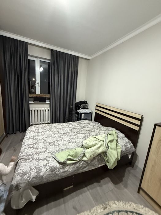 Двуспальная кровать с матрасом