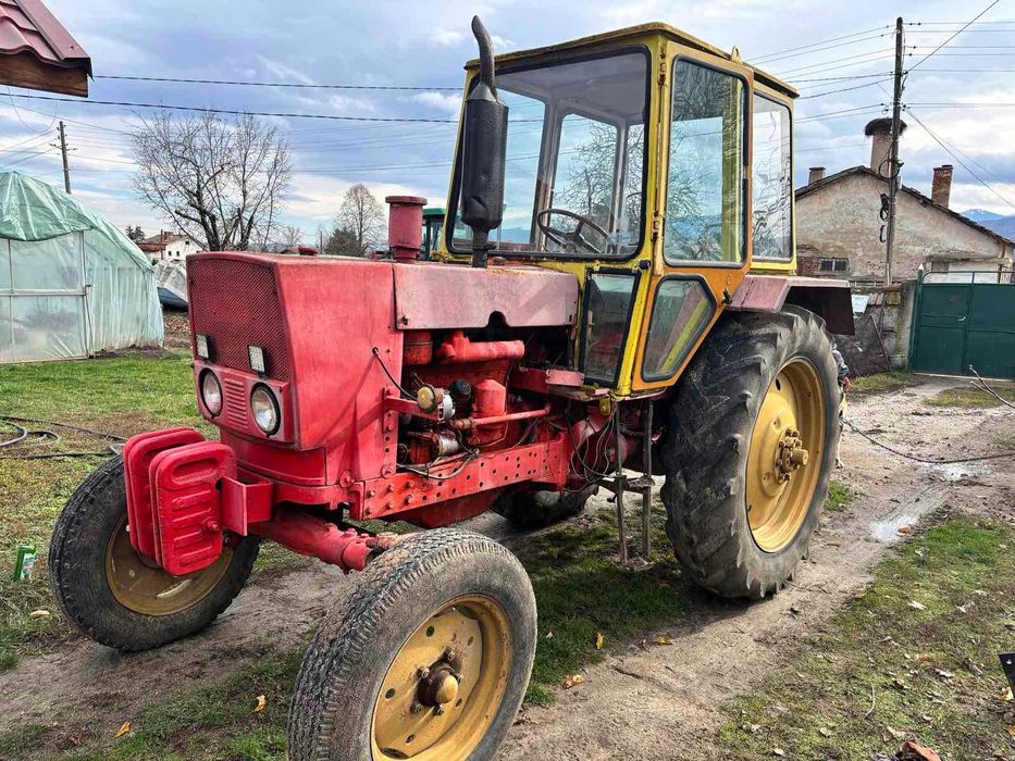 Продавам Трактор ЮМЗ