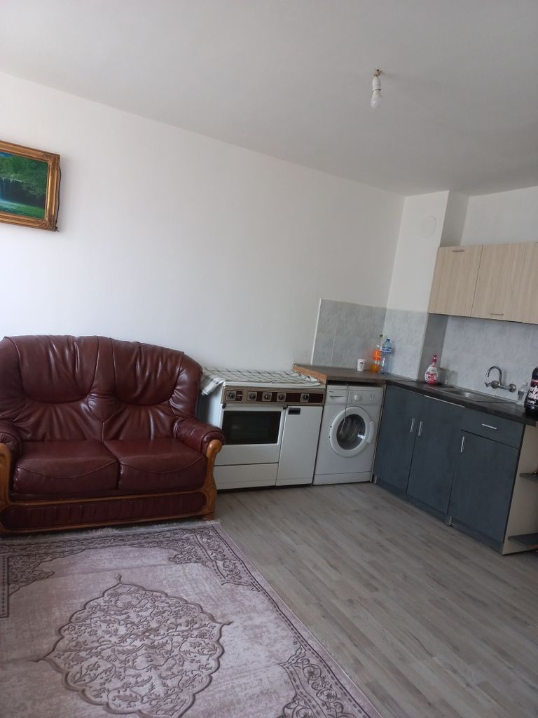 Дава се под наем Двустаен апартамент в Варна, Автогара - 75 кв.м за 408 € - Снимка #1