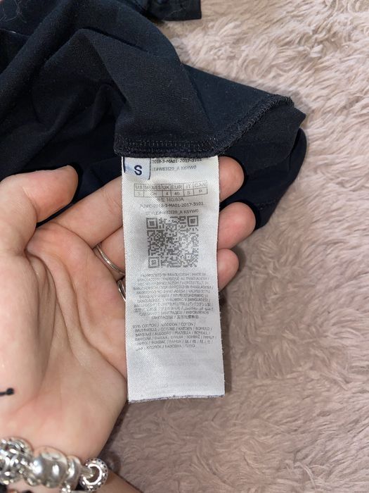 Tricou GUESS ORIGINAL purtat