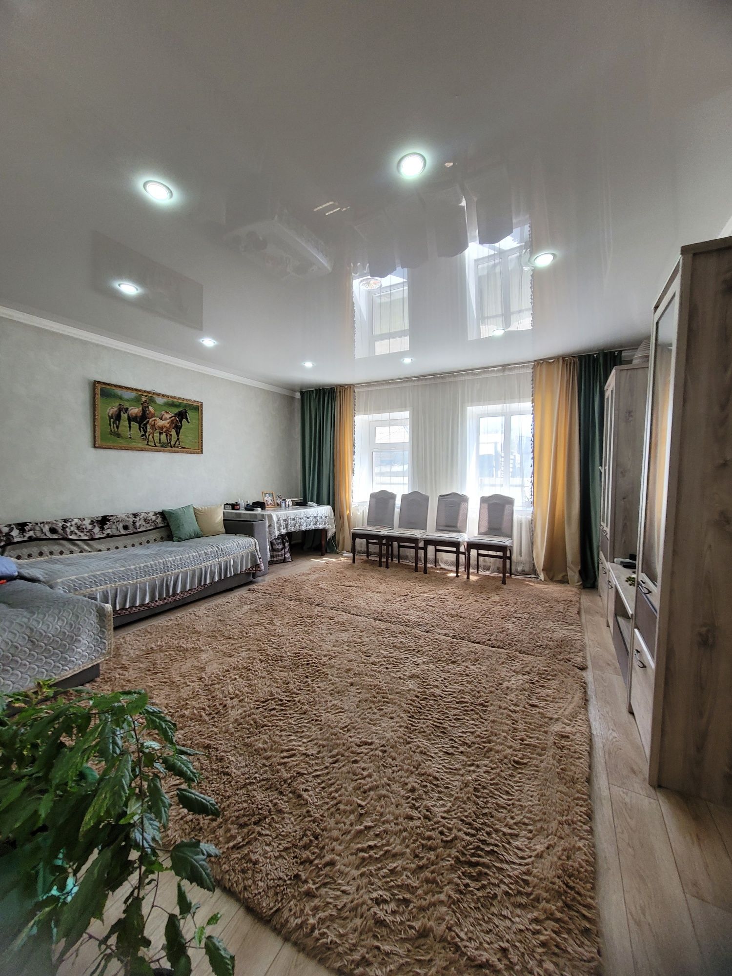 Продам 3 комн.дом район 905 стройка