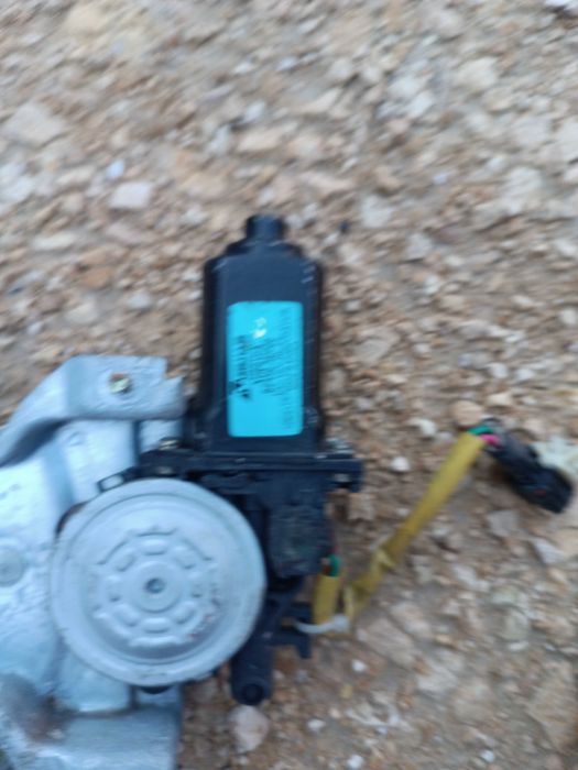 Стъклоповдигач и брава лява Киа Соренто / Kia Sorento до 2009г.