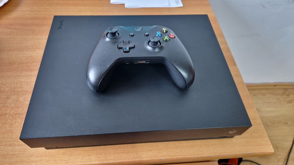 Consola xbox one X 1 TB