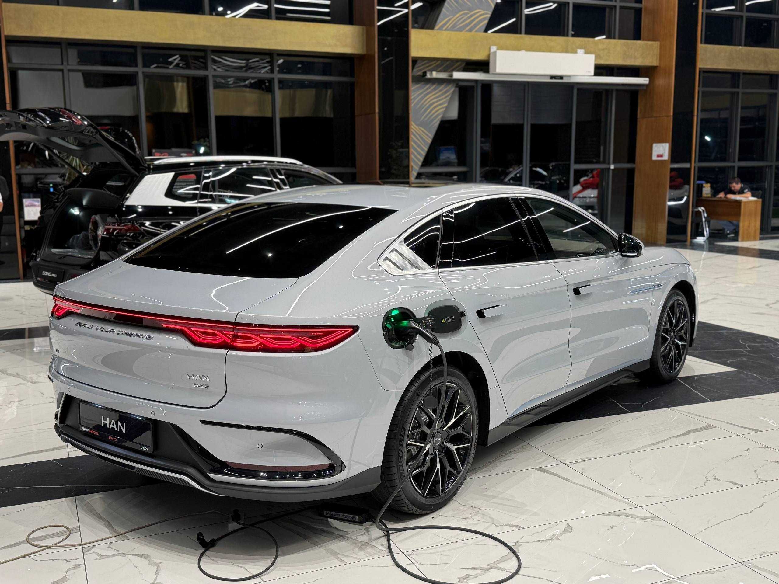 BYD XAN  AWD 610KM Flagship 2025  narda grey