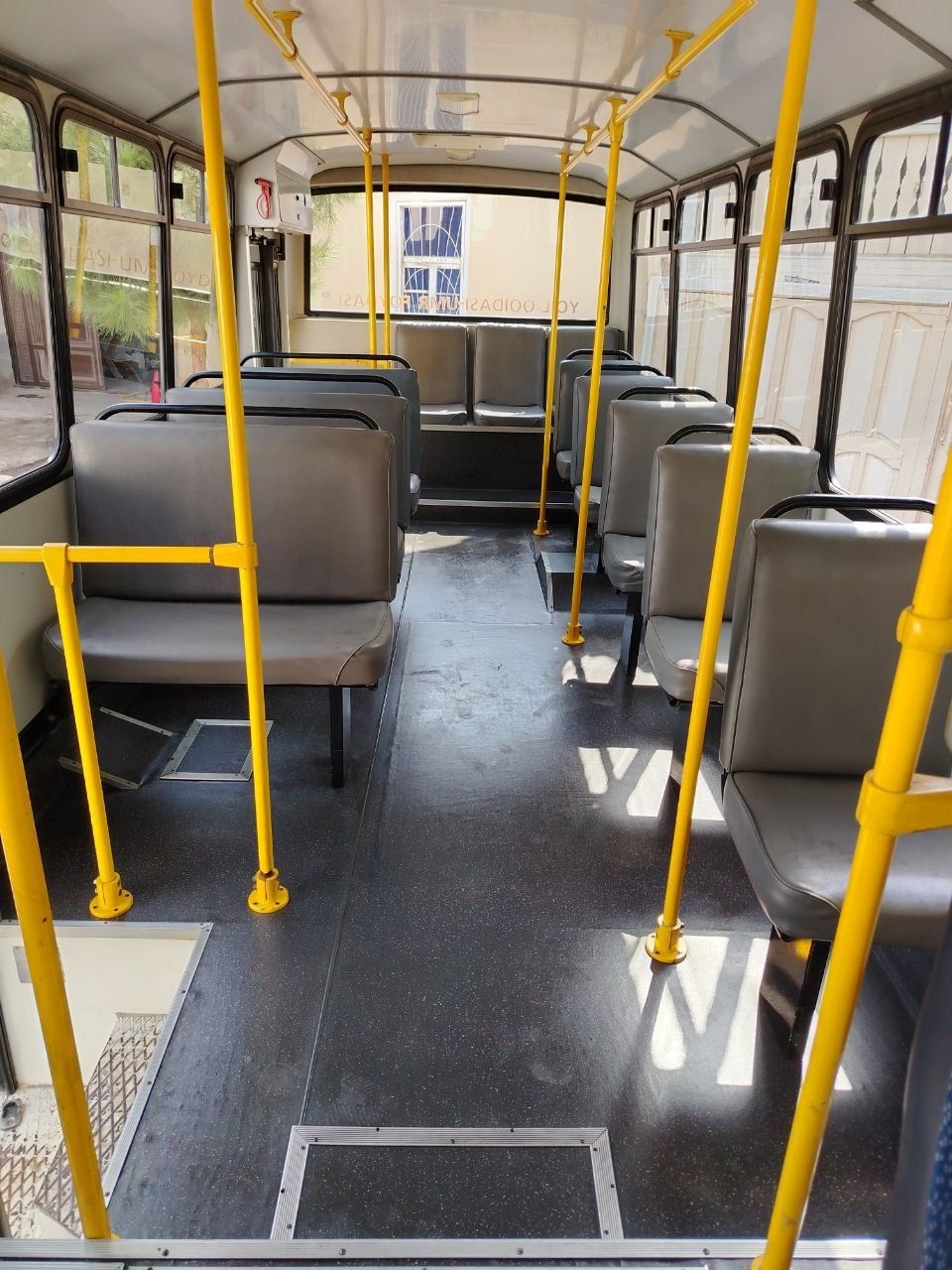 Isuzu Avtobus NP 37
