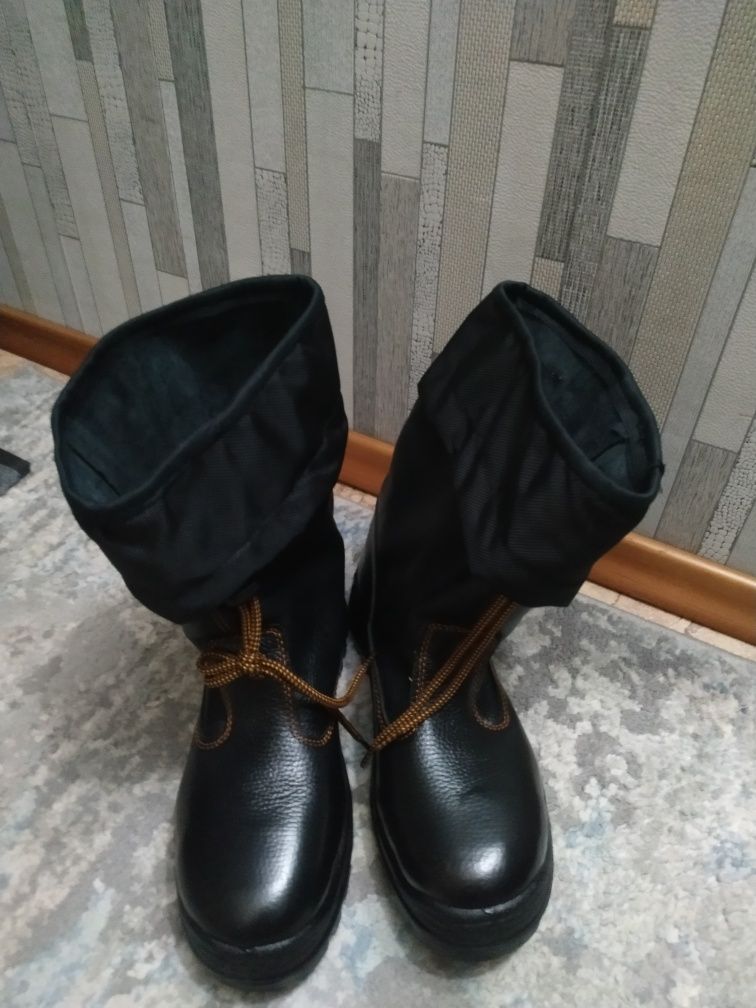 Продам кирзовые сапоги,41 размер,новые.