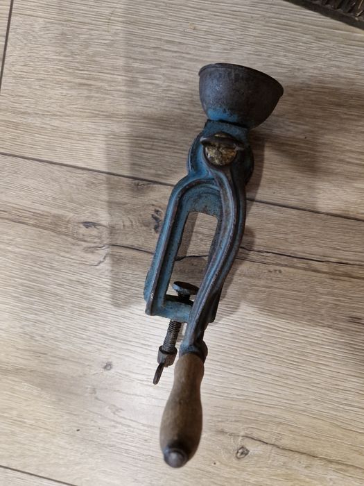 Masini de tocat vechi