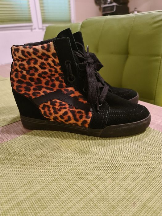 VANS Ghete piele întoarsă  nr 40