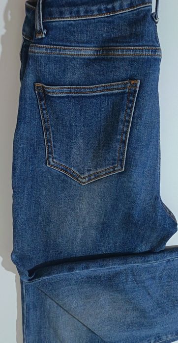 Ayollar uchun jinsi shim