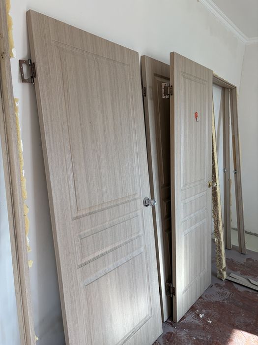 Продам двери ламинат зеркало ванную в хорошем состоянии