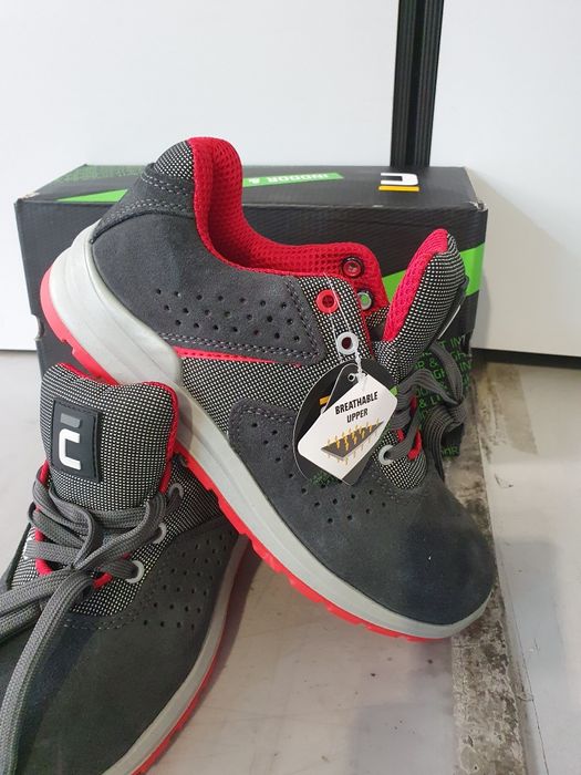 Vând bocanci cu protecție metal nr 41