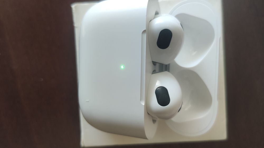 Продавам два комплекта безжични слушалки