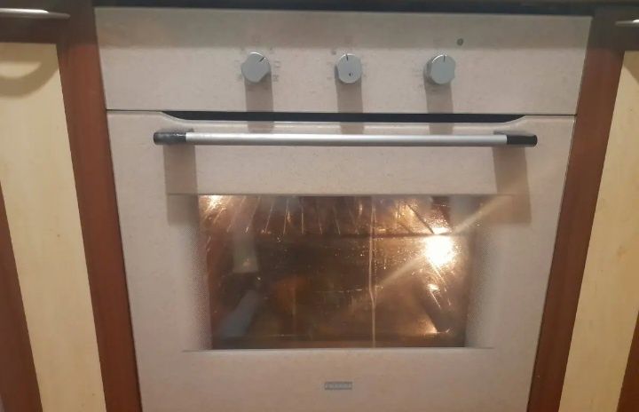 Продам электронную духовку Franke
