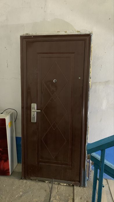 Наружный дверь 86 .