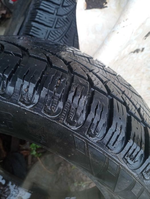 Vând 4 cauciucuri pirelli