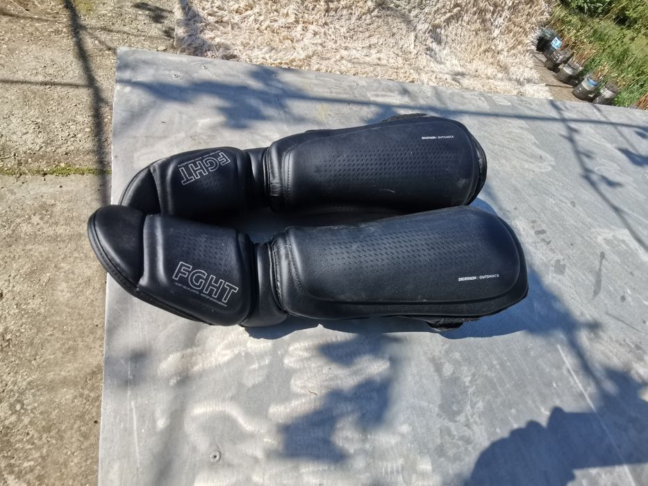 Protecții tibie și picior