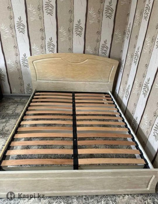 Продам двуспальную кровать