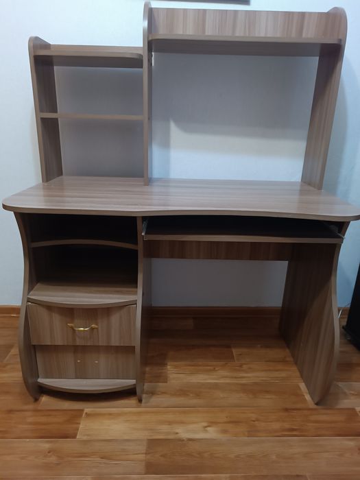 Стол компьютерный