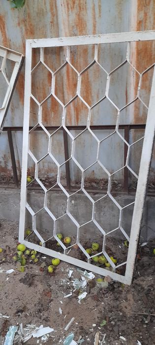 Срочно продам решётки  металлические в хорошем состоянии  5 штук
