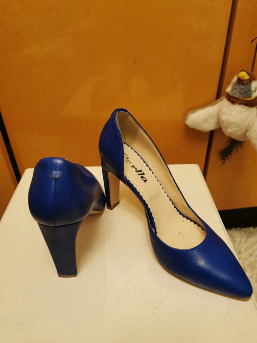 Pantofi piele cu toc albastrii