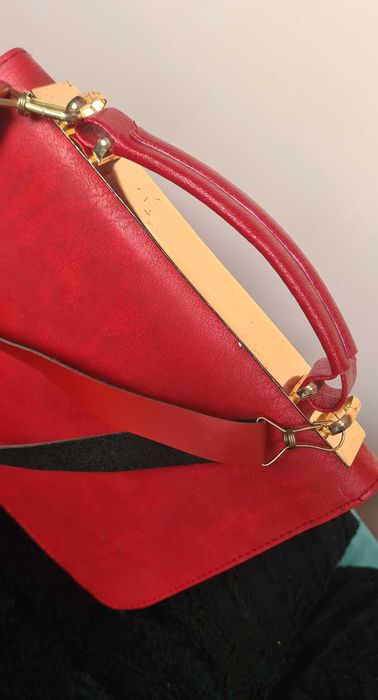 Geantă Guess tip plic