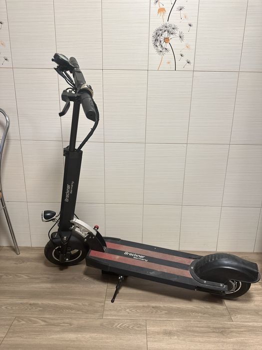 Trotineta 350W 10.4Ah, viteza maxima 35km/h, 120 kg max