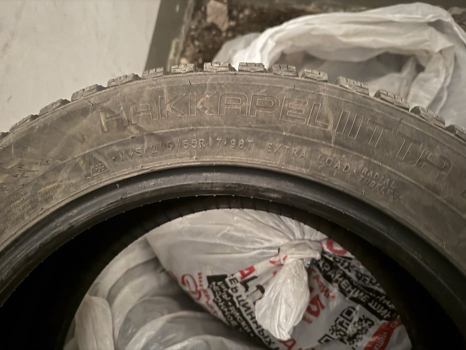 Продаются шины Nokian Hakkapeliitta 9 215/55 R17 98T c шипами.