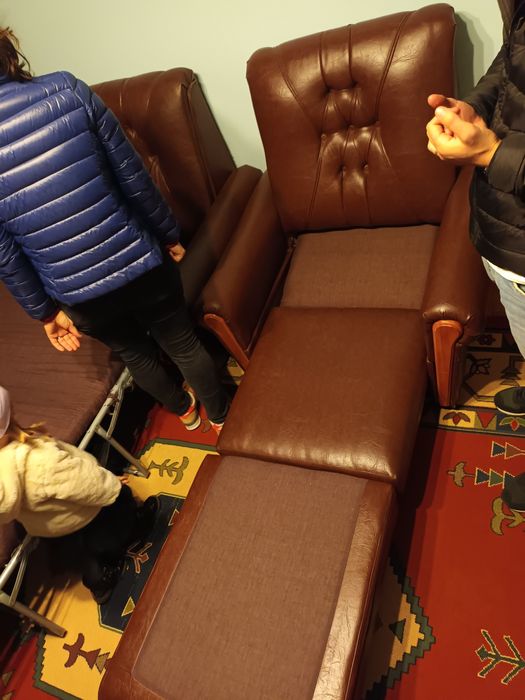 Coltar/Canapea + fotoliu, sunt din piele, ambele sunt extensibile