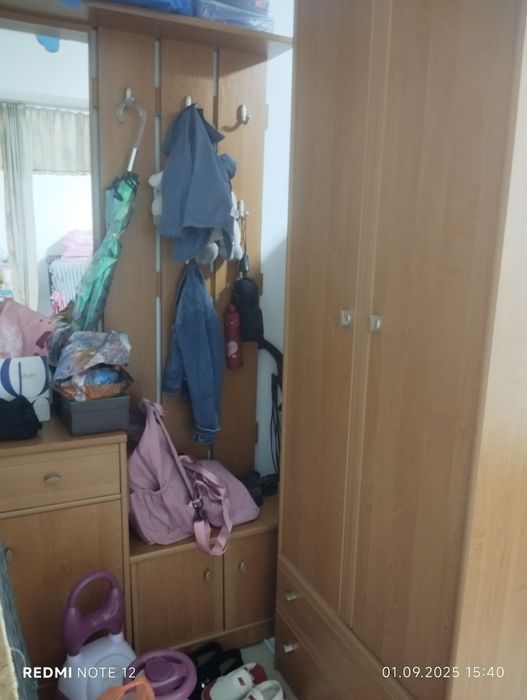 Прихожие срочно продам