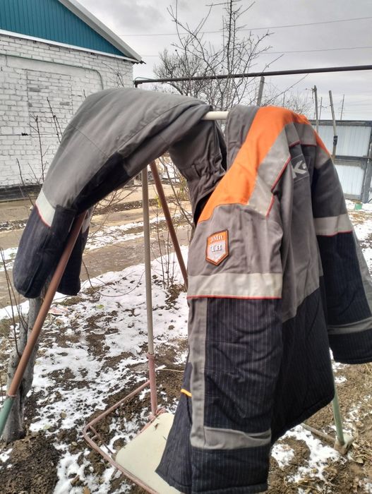 Продам зимнею спец одежду