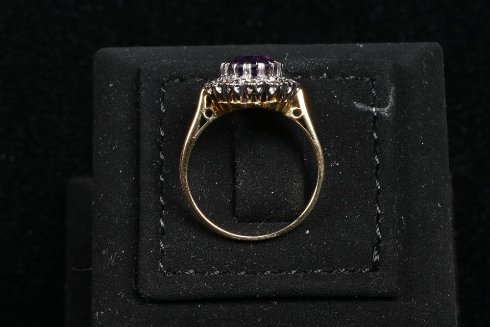 Златен Пръстен 18к (750) и Платина с Аметист и 14 диаманта, Размер 53