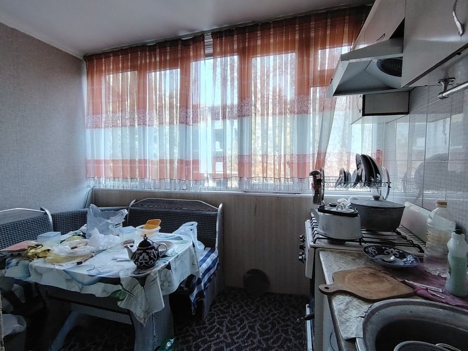 Fargona shaxar Frunze massif chaspikdi oldida 2 uy sotiladi