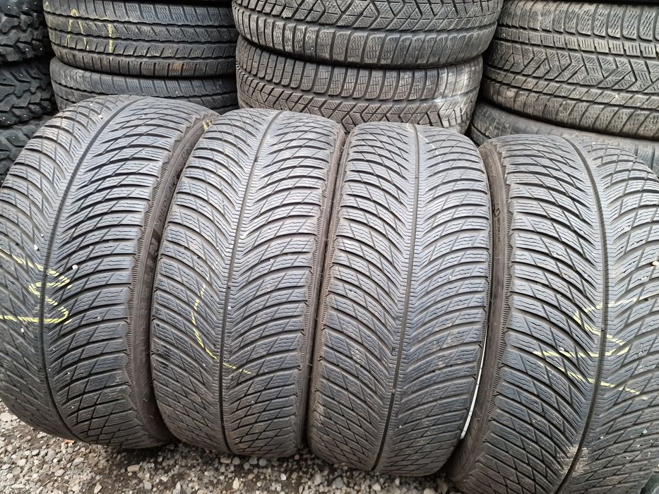 Anvelope 235/40R19 marca Michelin, DOT 2024, 7 mm