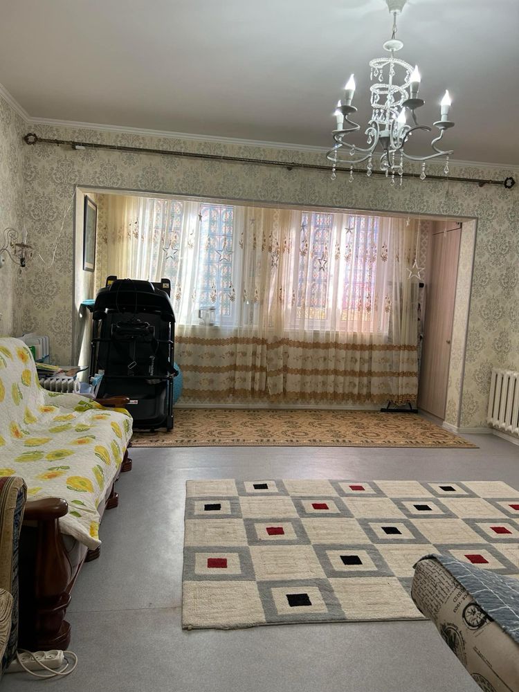 Продается квартира метро ойбек в девяти этажном доме