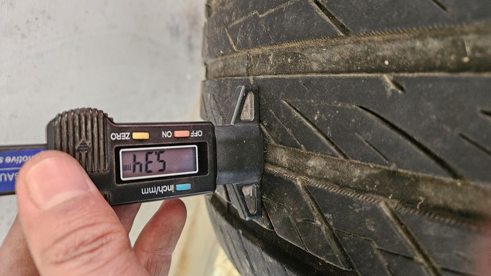 2бр гуми 235 45 17 дот 21