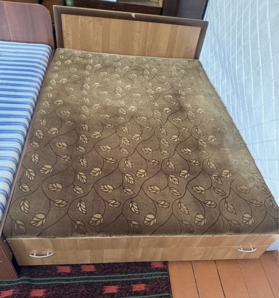 Срочно Продам двуспальную кровать