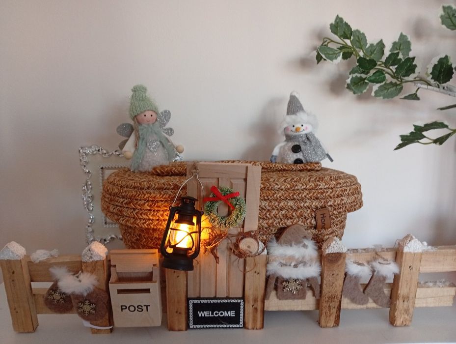 Светеща коледна украса.Коледна къщичка, снежен човек,свещник