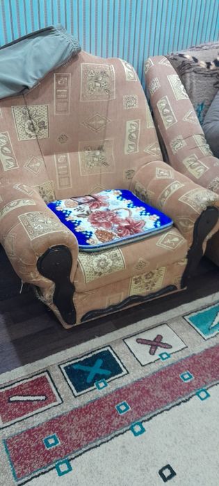 Продам диван с креслами