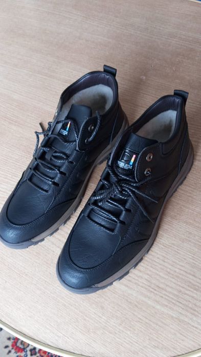 Продам  мужские зимние ботинки