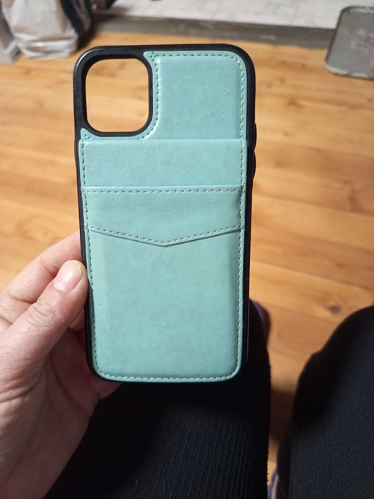 Калъф за iPhone с органайзер за карти