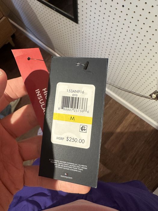 Geaca tommy hilfiger L noua nepurtata nu nike adidas the north face