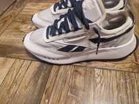 Vând adidasi  Reebok