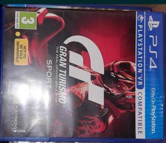 Конзола PS4 с 2 джойстика и игра Gran Turismo